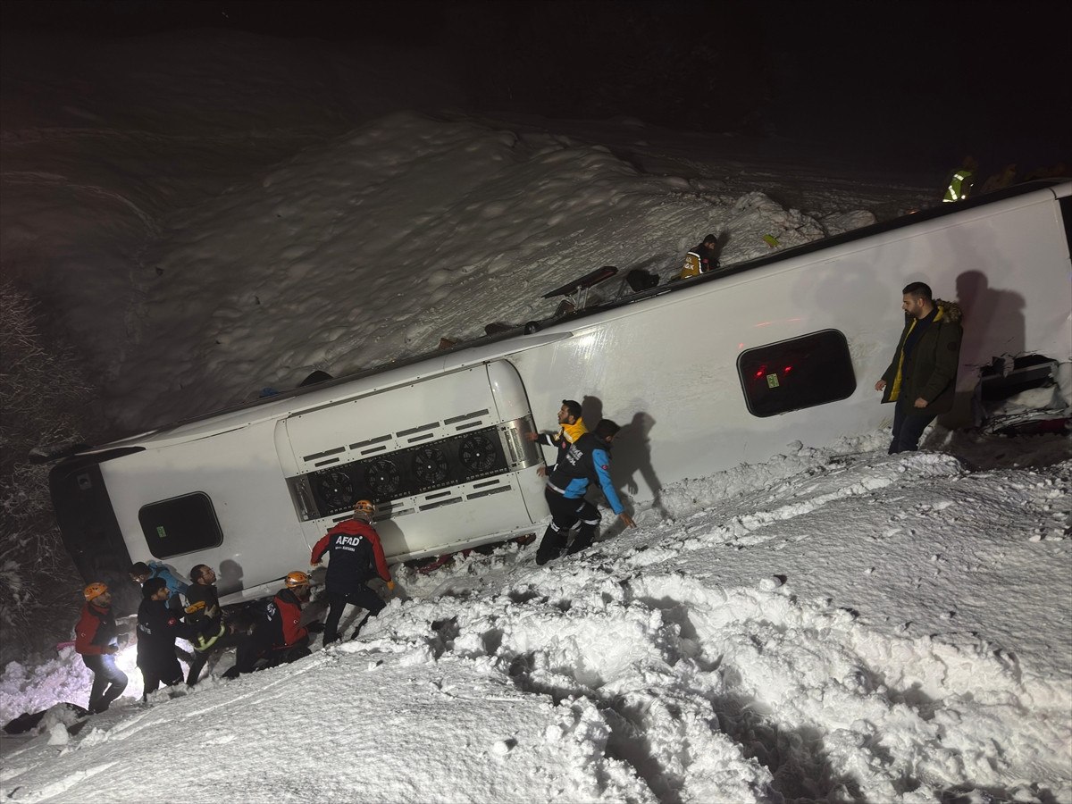 Bingöl’de Feci Otobüs Kazası: 4 Ölü, 32 Yaralı!