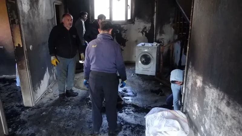 Rize’de Korkunç Gece! Villayı Ateşe Verip Elektrikli Aracı Parçaladılar!