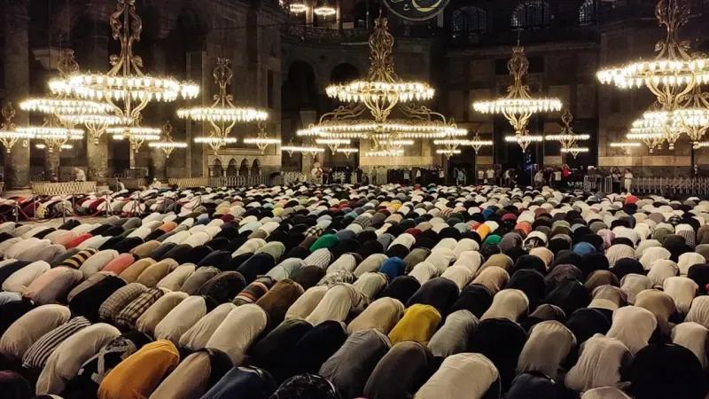 Trabzon’da Bayram Şoku! Namaz Saati Herkesi Şaşkına Çevirdi!