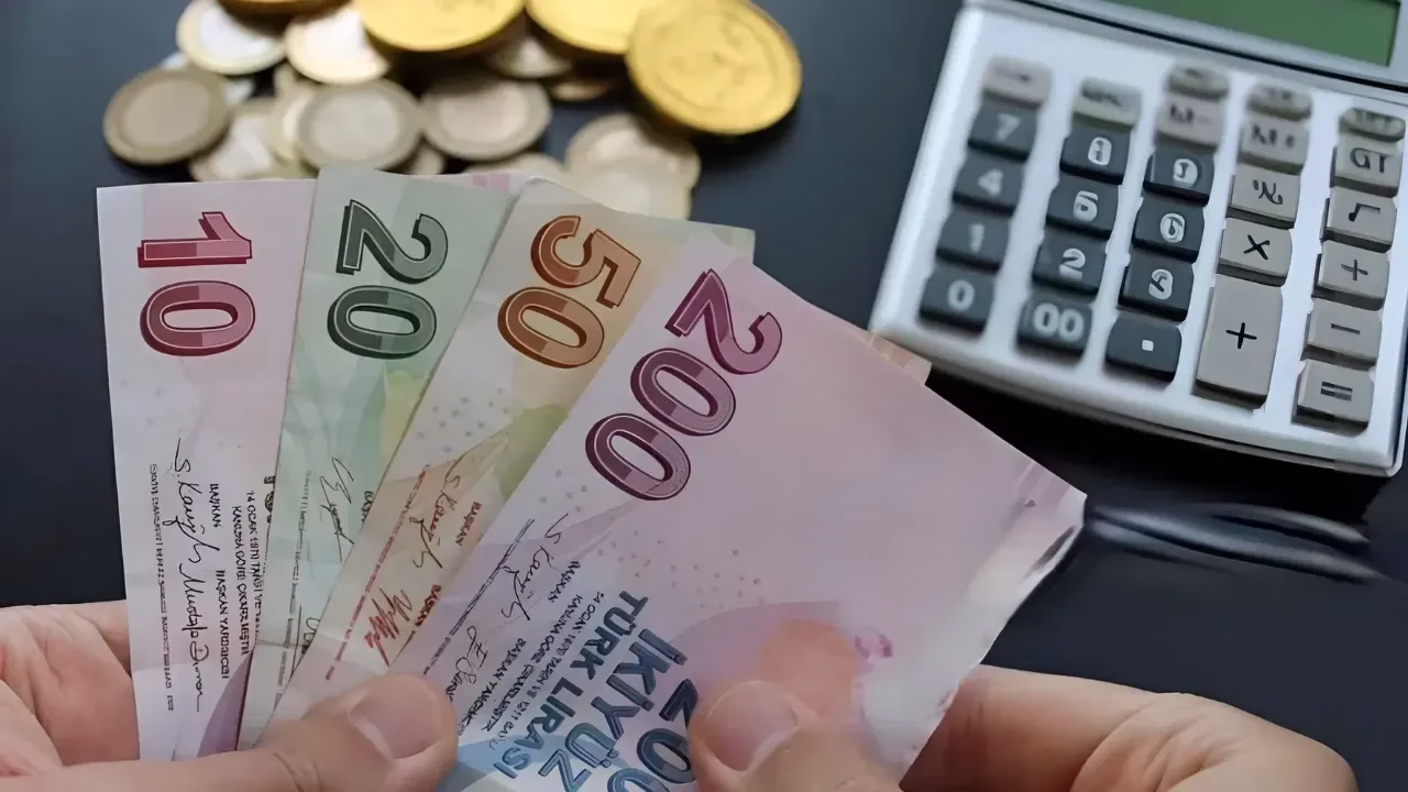 emekli maaslari enflasyon karsisinda eriyor simdiden 1072 tl deger kaybetti.webp