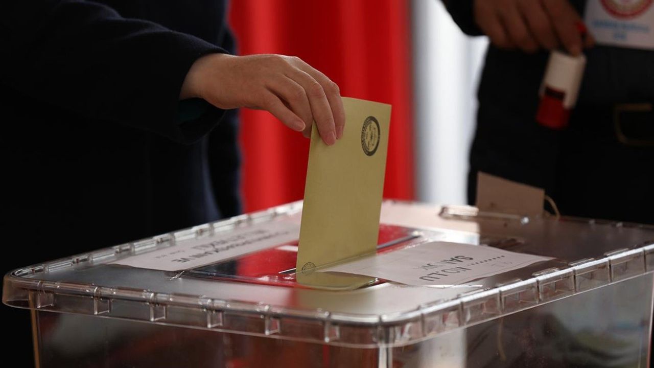 imamoglunun tutuklanmasi sonrasi erken secim talebi yukseldi.jpg