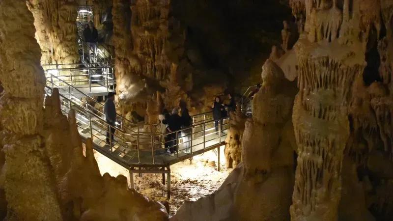 Karaca Mağarası’nda Bayram Bereketi! Ziyaretçi Akını Şoke Etti!