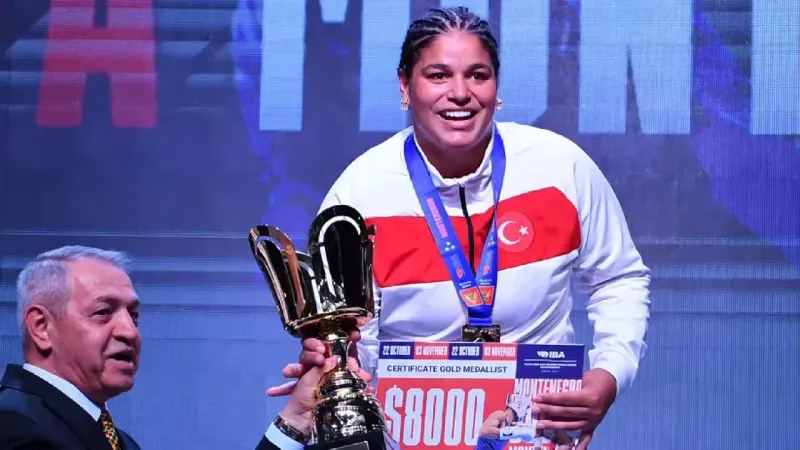 Türk Boksör Havvanur Kethüda’dan Altın Yumruk Şov!