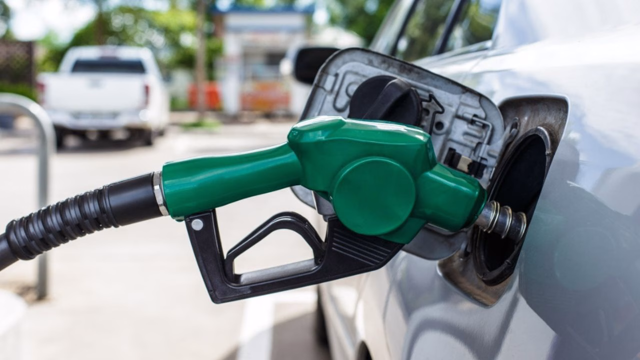 Petrol Fiyatlarındaki Düşüş Dalgası Akaryakıta Yansıdı: Benzin ve Motorin Fiyatları Ucuzluyor!