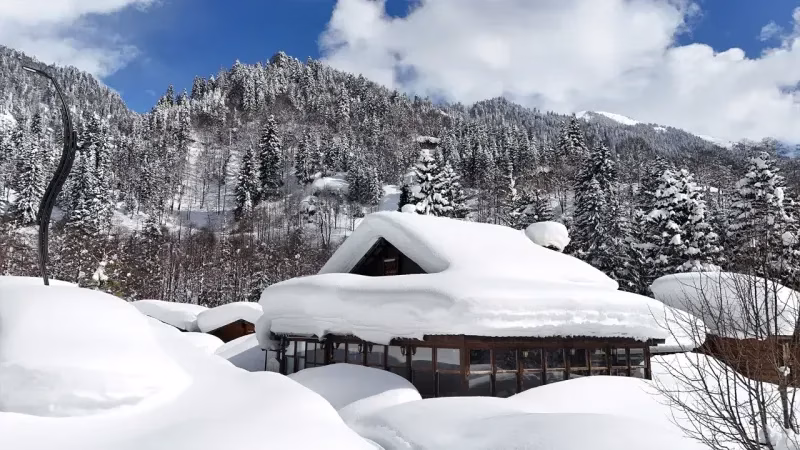 Rize’nin Yükseklerinde Karın Beyaz Saltanatı: Ayder Yaylası ve Kaçkar Dağları Karın Güzelliğine Büründü
