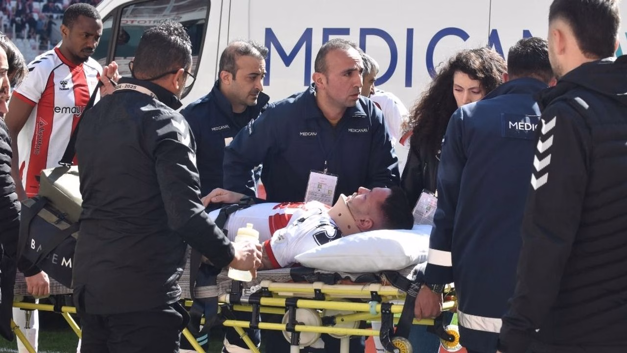 Sivas’ta Şok! Golcü Manaj ve Yedek Simic Sahayı Sedye ile Terk Etti!