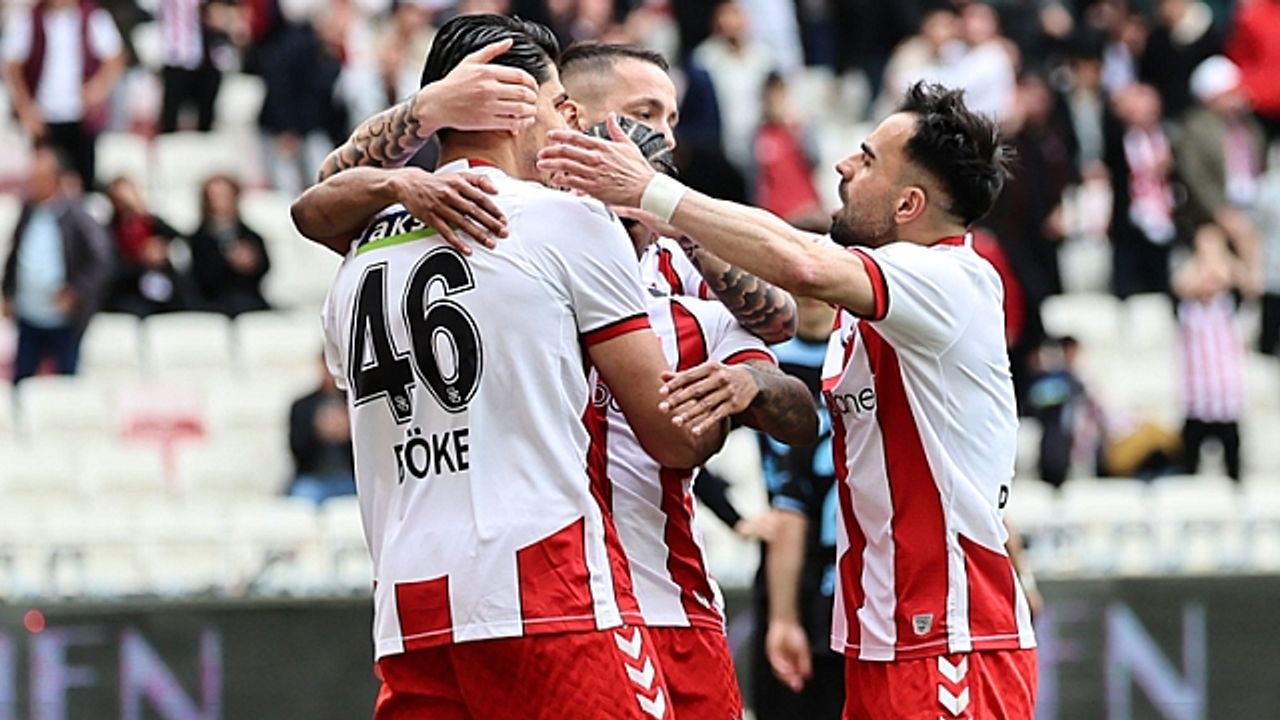 Sivas’tan Adana’ya Unutulmaz Tokat! Demirspor Sahadan Silindi!