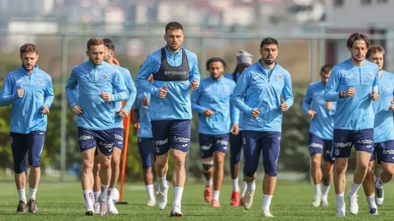 Bordo-Mavili Kabus: Yıldızlar Derbi Öncesi İpte mi Dans Ediyor?