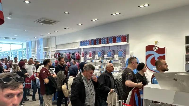 Fırtına’nın Efsanesi Geri Döndü! Tekke Forması Rekor Kırdı!