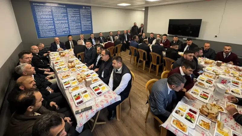 Başkan Genç’ten Bayram Sürprizi: TULAŞ İşçisiyle Sofrada!