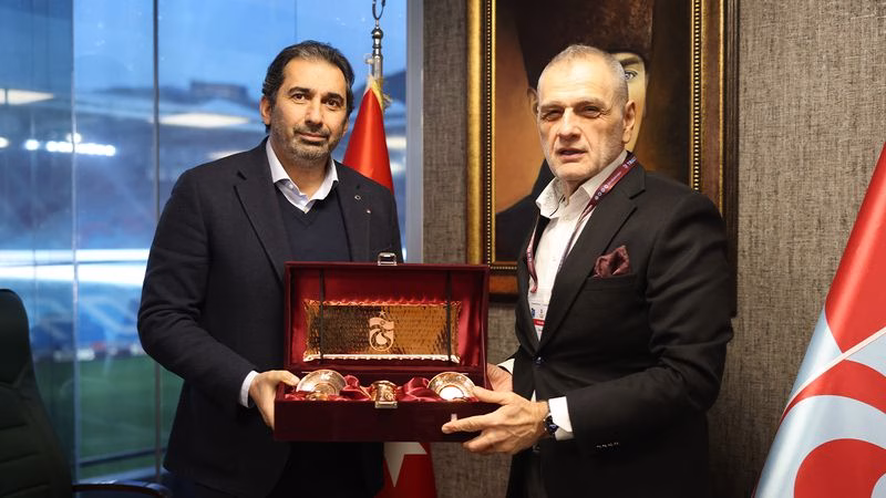 Trabzonspor, Hatayspor’u Maç Öncesinde Papara Park’ta Ağırladı: Dostluk ve Dayanışma Yemeği