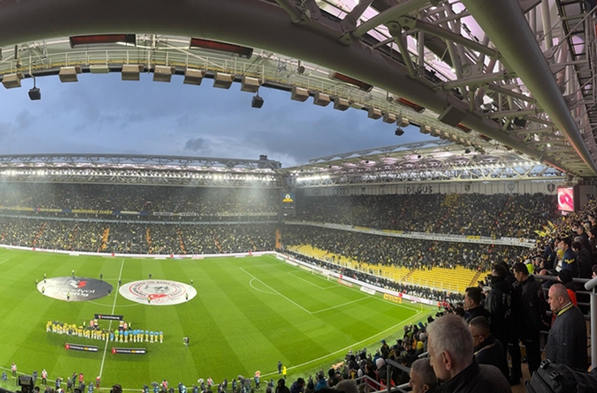 Kadıköy’de Şok Terapi! Taraftar Galatasaray’ı Sildi, Affetti Mi?