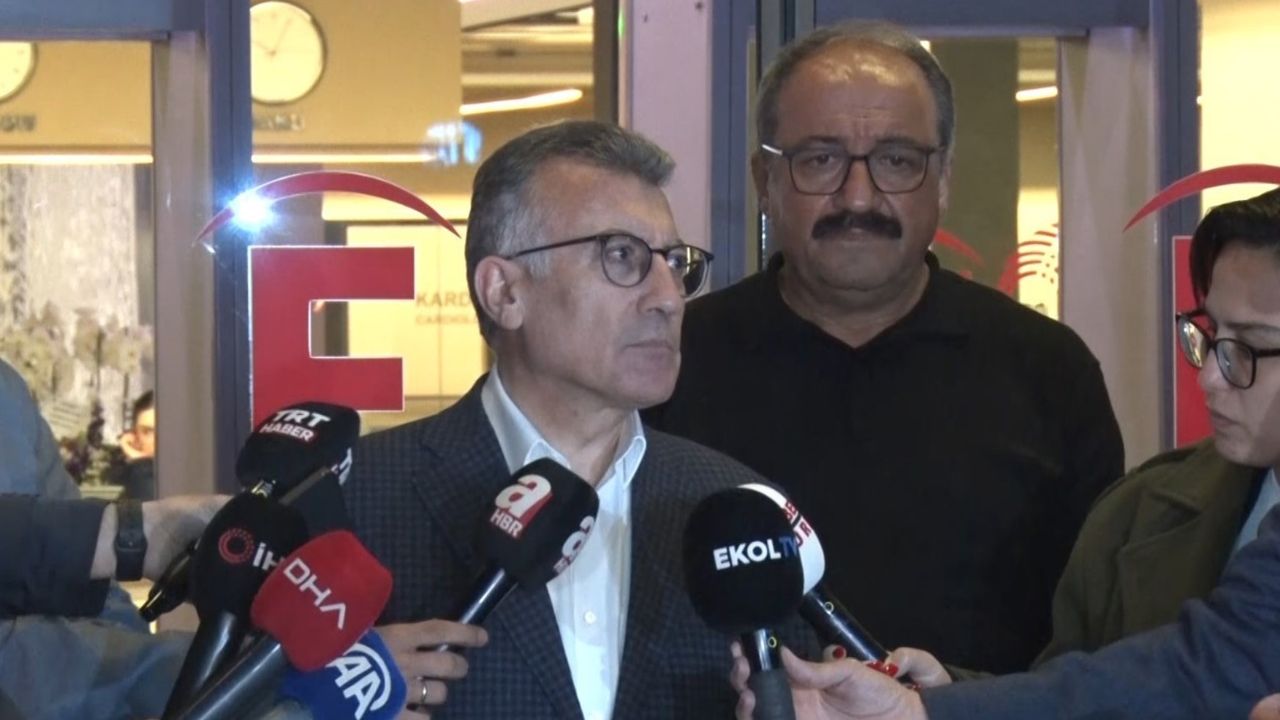 akp grup baskani abdullah gulerden sirri sureyya ondere hastane ziyareti.jpg