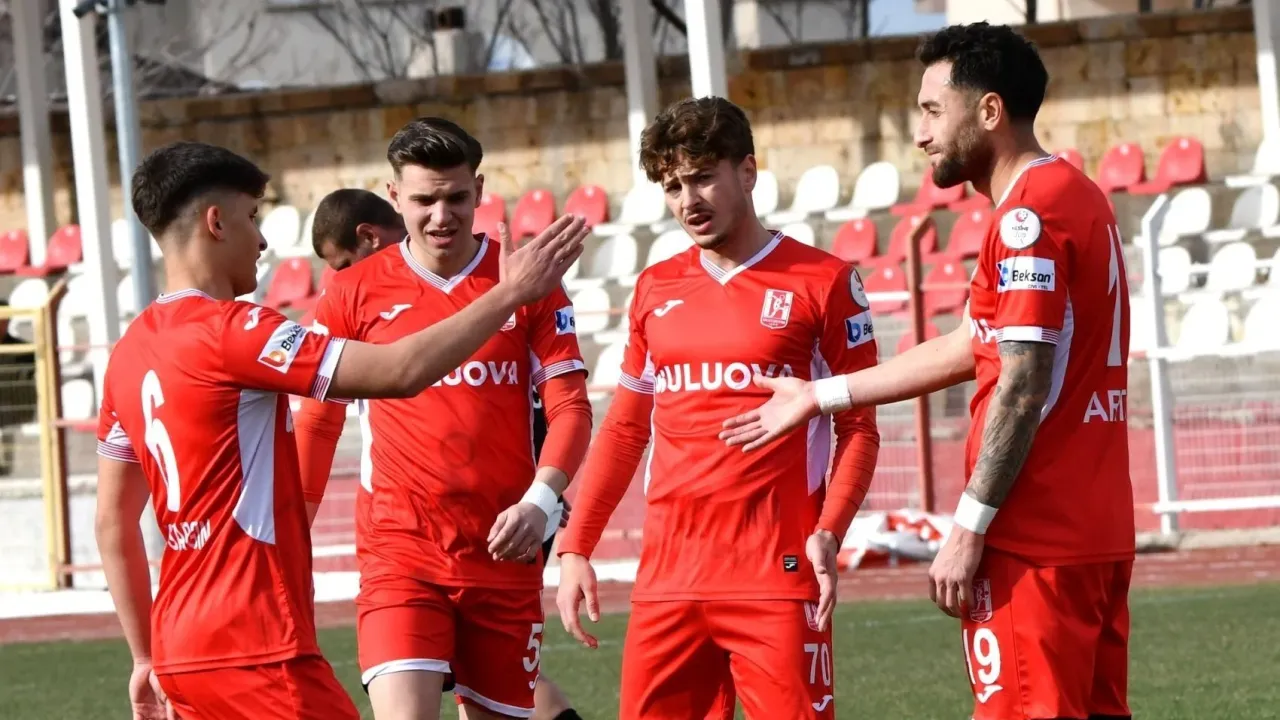 Balıkesirspor’dan Şampiyonluk Naraları! Fark Eridi, Taht Sallanıyor!