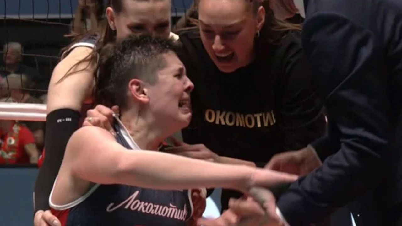 ebrar karakurt gozyaslarina boguldu.jpg