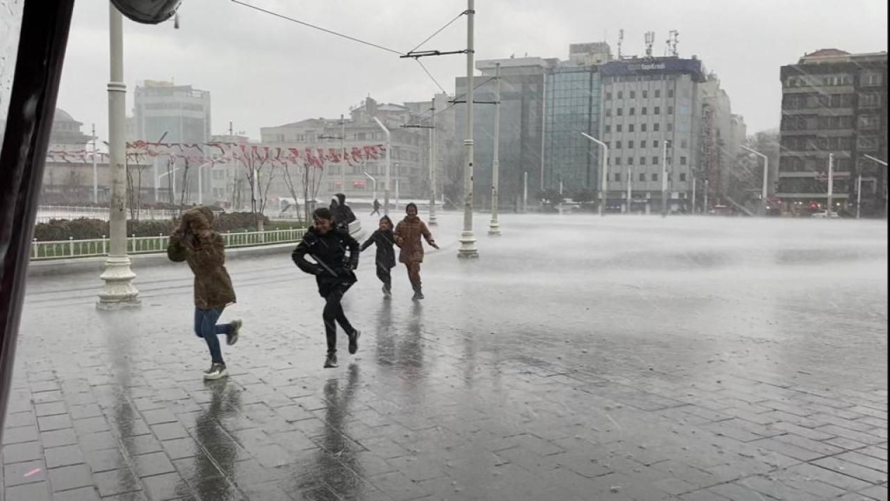 İstanbul’a kış soğuğu geliyor: Günlerce sürecek! 5 günlük hava durumu