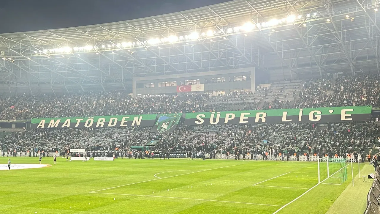 kocaelispor 16 yil sonra super lig yolunda taraftardan inonu stadi talebi.webp