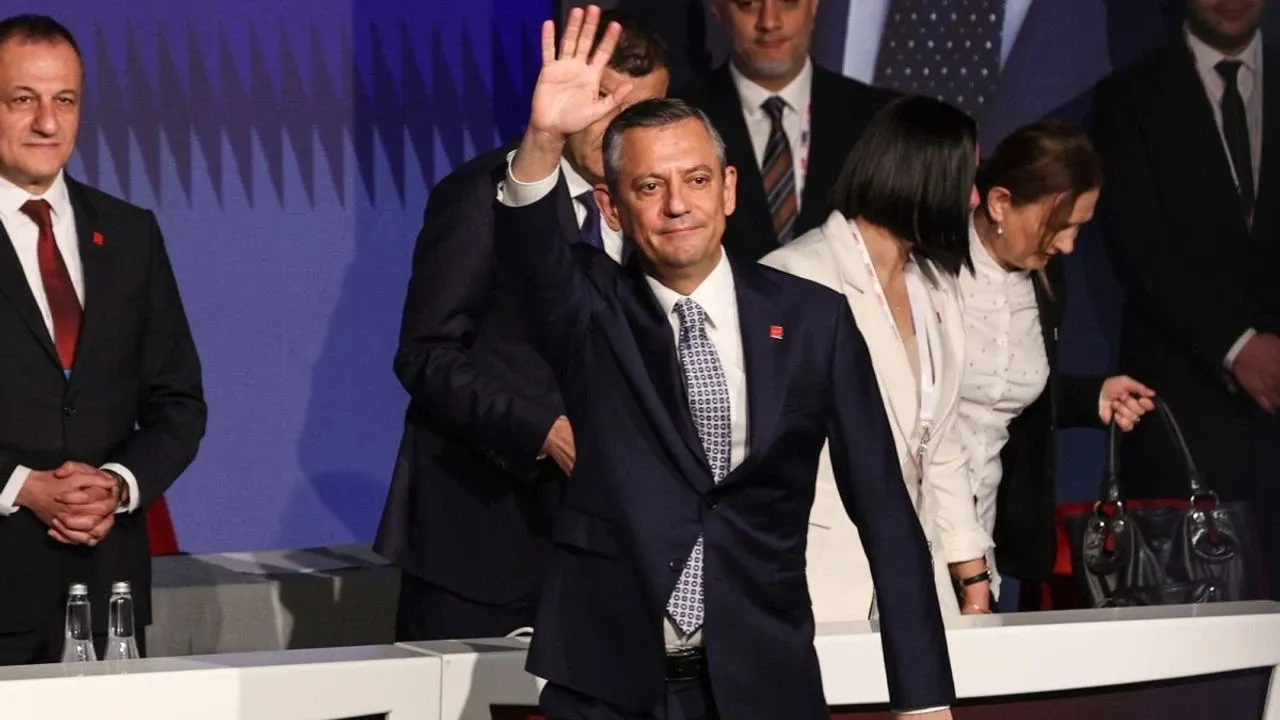 CHP’de Şok Kurultay! İmamoğlu’na Koltuk, Özel’e Tekrar Yetki!