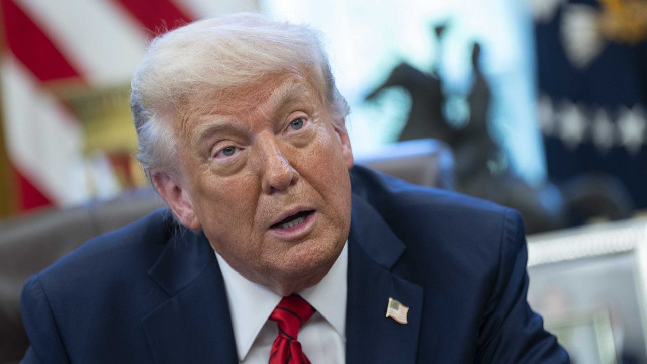 Trump’ın Kaotik Başkanlığı: ABD Demokrasisi Uçurumun Eşiğinde mi?