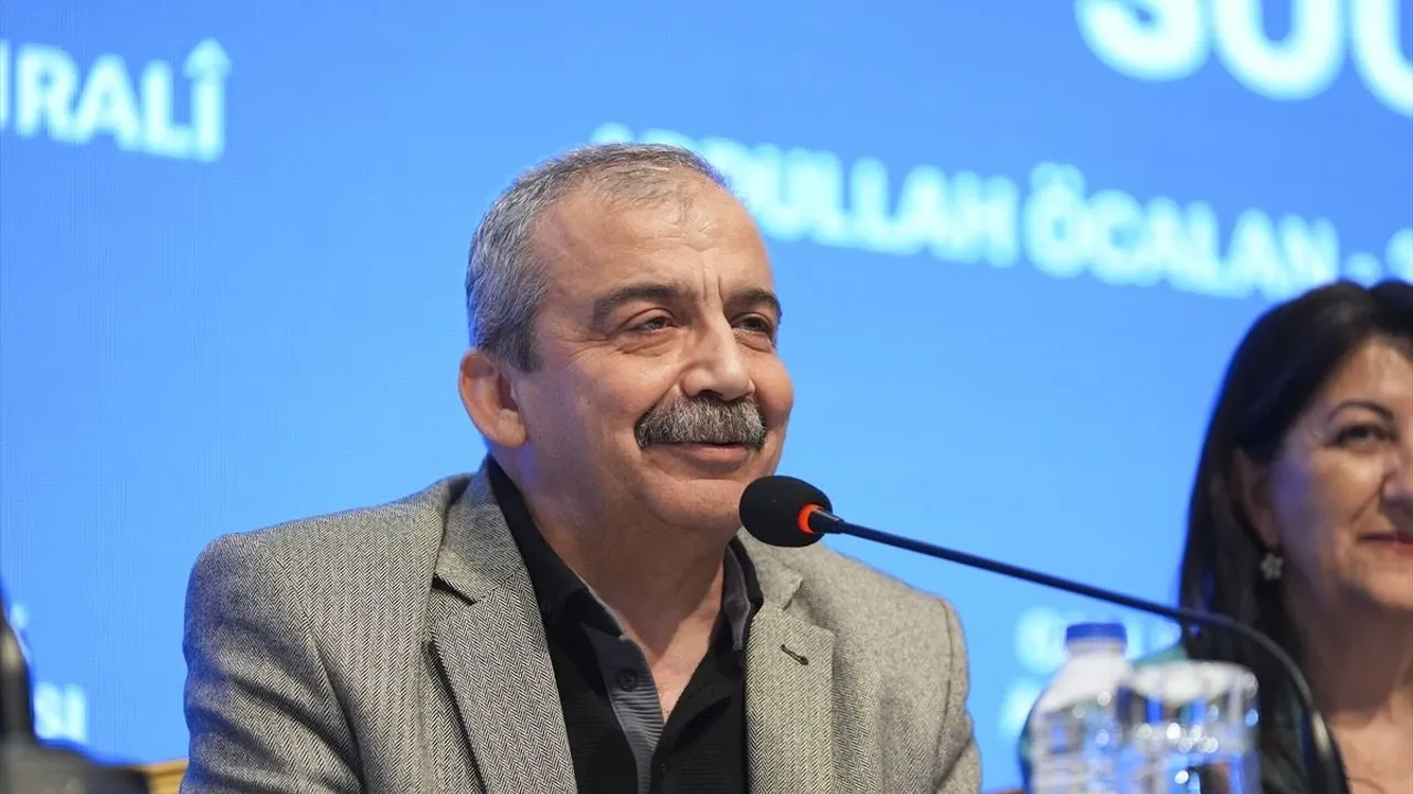 Sırrı Süreyya Önder’in sağlık durumu: “Bir mucizenin peşine düştük”