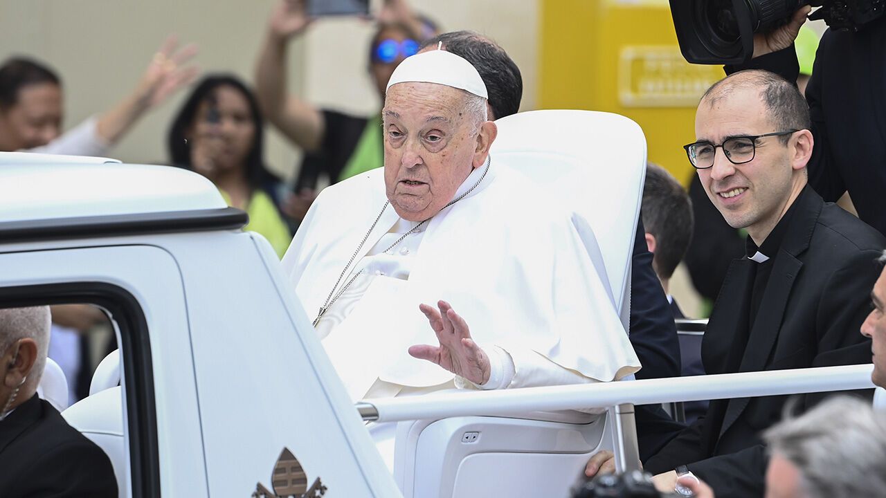 ŞOK İDDİA! Papa Francis Gizlice Zehirlendi mi? Ölümün Ardındaki Sırlar!