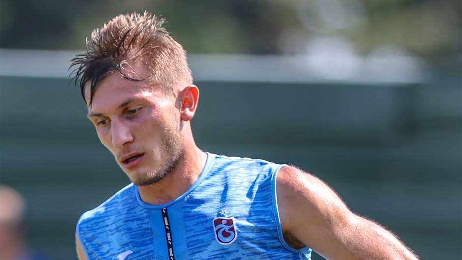 Bordo Mavide Şok Ayrılık! Yıldız Futbolcu Gönderildi!