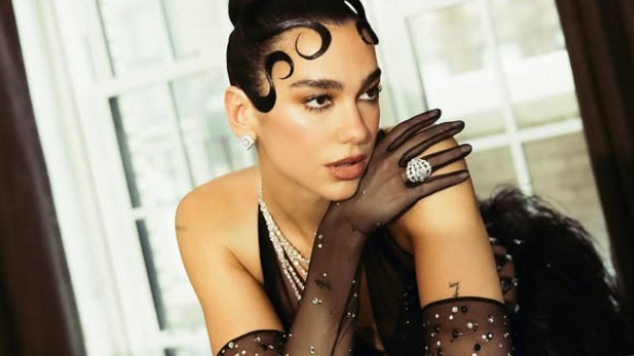 cimboma 5 yildiz kutlamasinda dua lipa soku.jpg