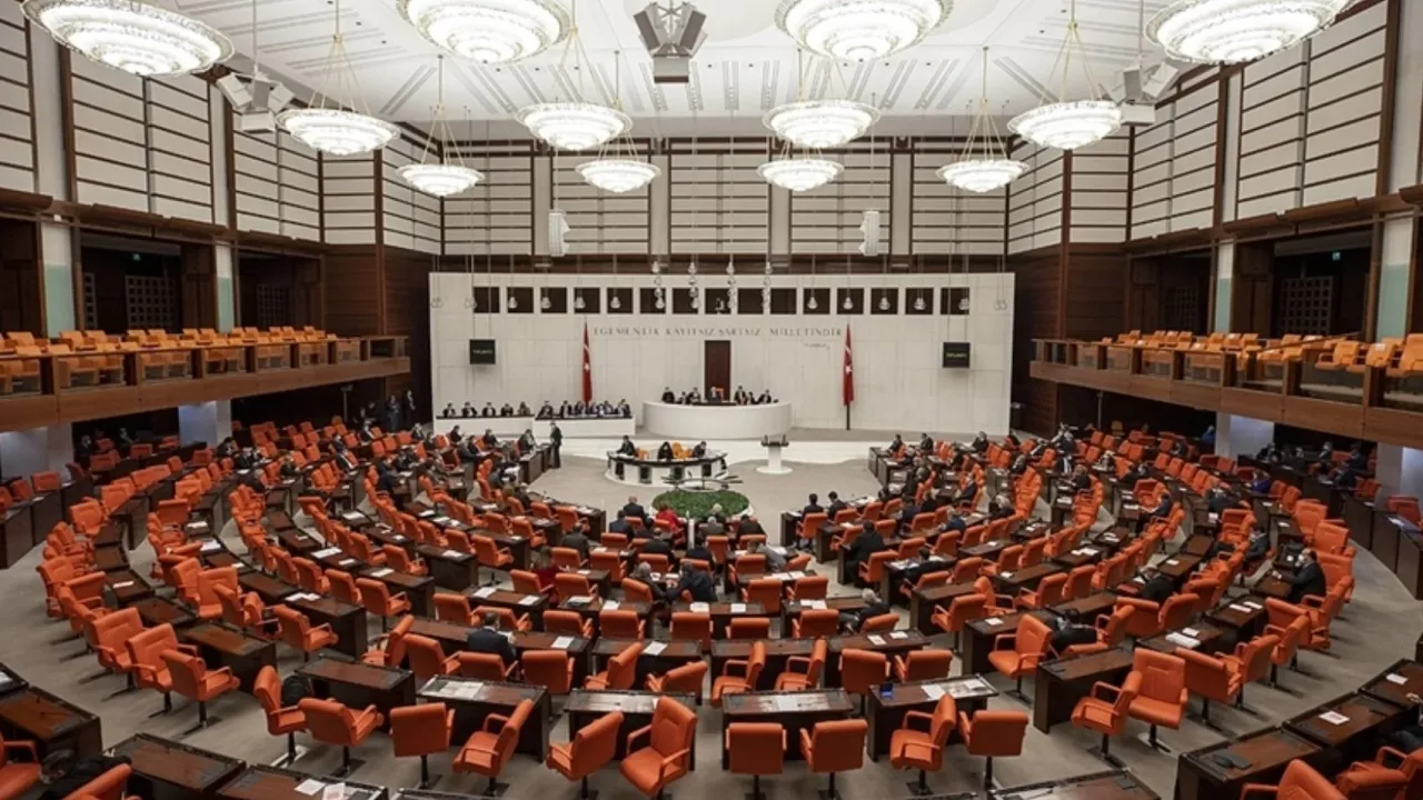 MEMURLUK HAYALLERİNE ŞOK VETO! 35 YAŞ KRİTERİ YASALAŞTI, TRT’DE NELER OLUYOR?