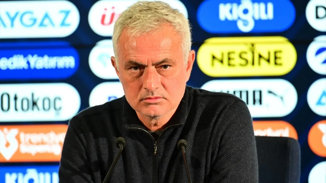 Mourinho’dan F.Bahçe geleceği hakkında açıklama: “Kalmamı istiyorlar ama…”