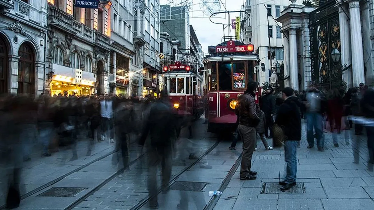 turkiyede calisma sureleri yasal sinirlari asiyor.webp