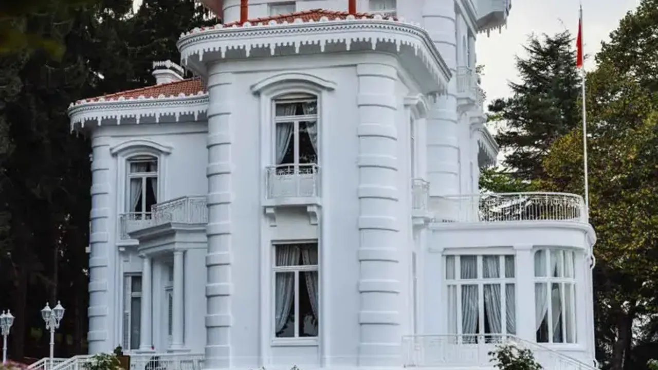 Atatürk Köşkü’nde Şaşırtan Rekor! Ziyaretçi Akını Neden Durmuyor?