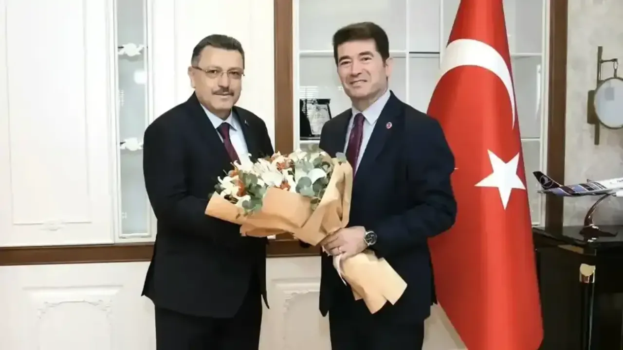 Trabzon’da Sanat Arenası: İki Başkan Aynı Safta! Şok Yakınlaşma