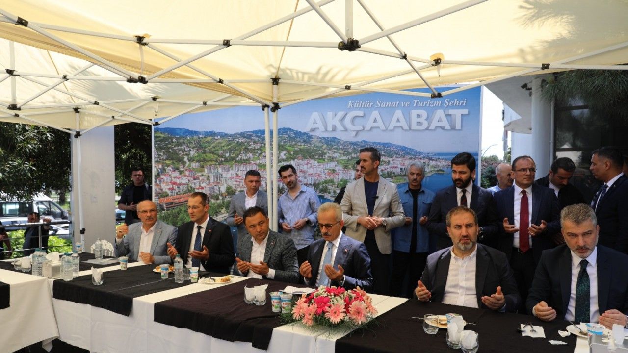 Bakan Uraloğlu’ndan Bayram Trafiği Müjdesi: “Yoğunluk Beklentimizin Altında!”