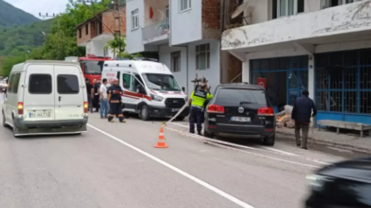 Ordu’nun Kumru İlçesinde Feci Kaza: Bakkalın Önünde Oturan İki Kişi Hayatını Kaybetti