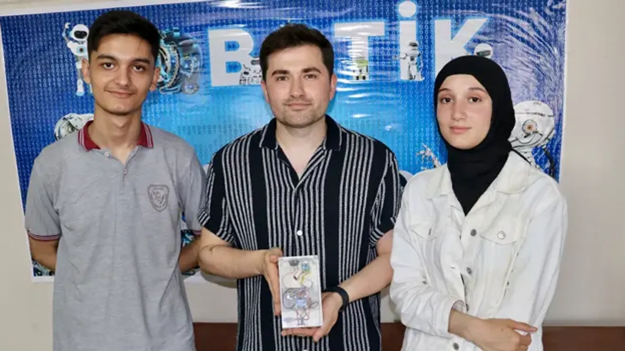 Trabzonlu Liselilerden Gökyüzü Devrimi: TÜBİTAK’ta Yıldız Gibi Parladılar!