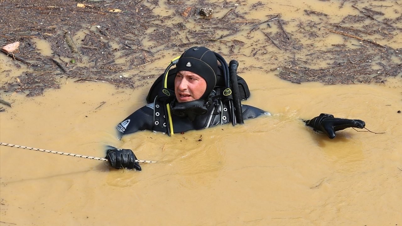 Trabzon Sel Felaketi: Araçlar Yüzüyor, Umutlar Hüseyin Amca’da!