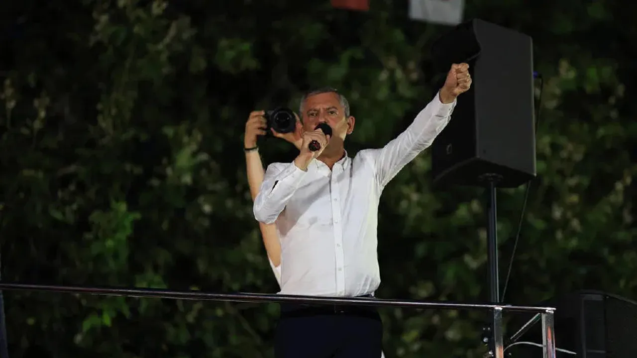 Özgür Özel’den Trabzon’da Bomba: Erdoğan’ı 4 Kez Yenen İmamoğlu Mu? AK Partililer CHP’ye Gelsin!