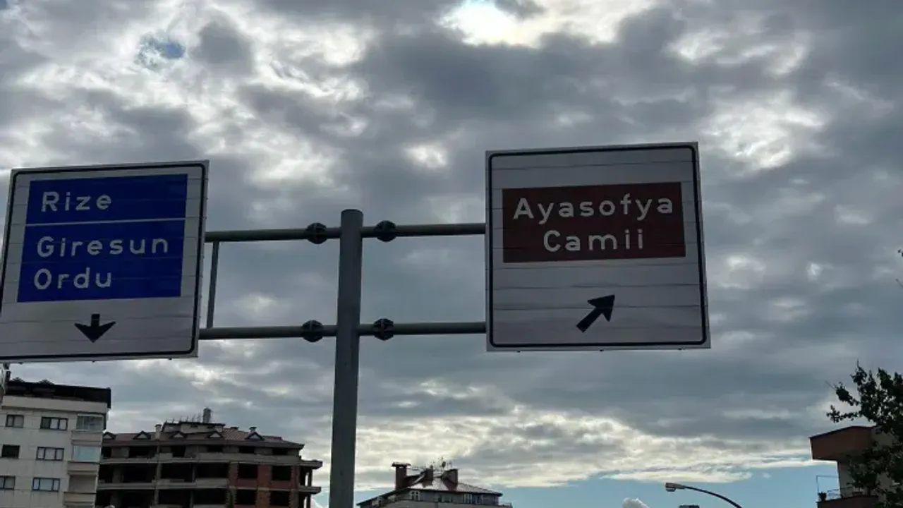 Ayasofya’da İsim Savaşı! Tabelaya Kim El Koydu?