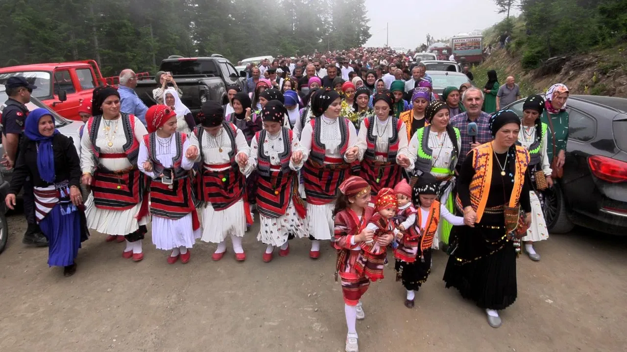 YAYLA ŞENLİĞİNDE SKANDAL! HORONLAR ARASINDA ŞOK EDEN OLAY!