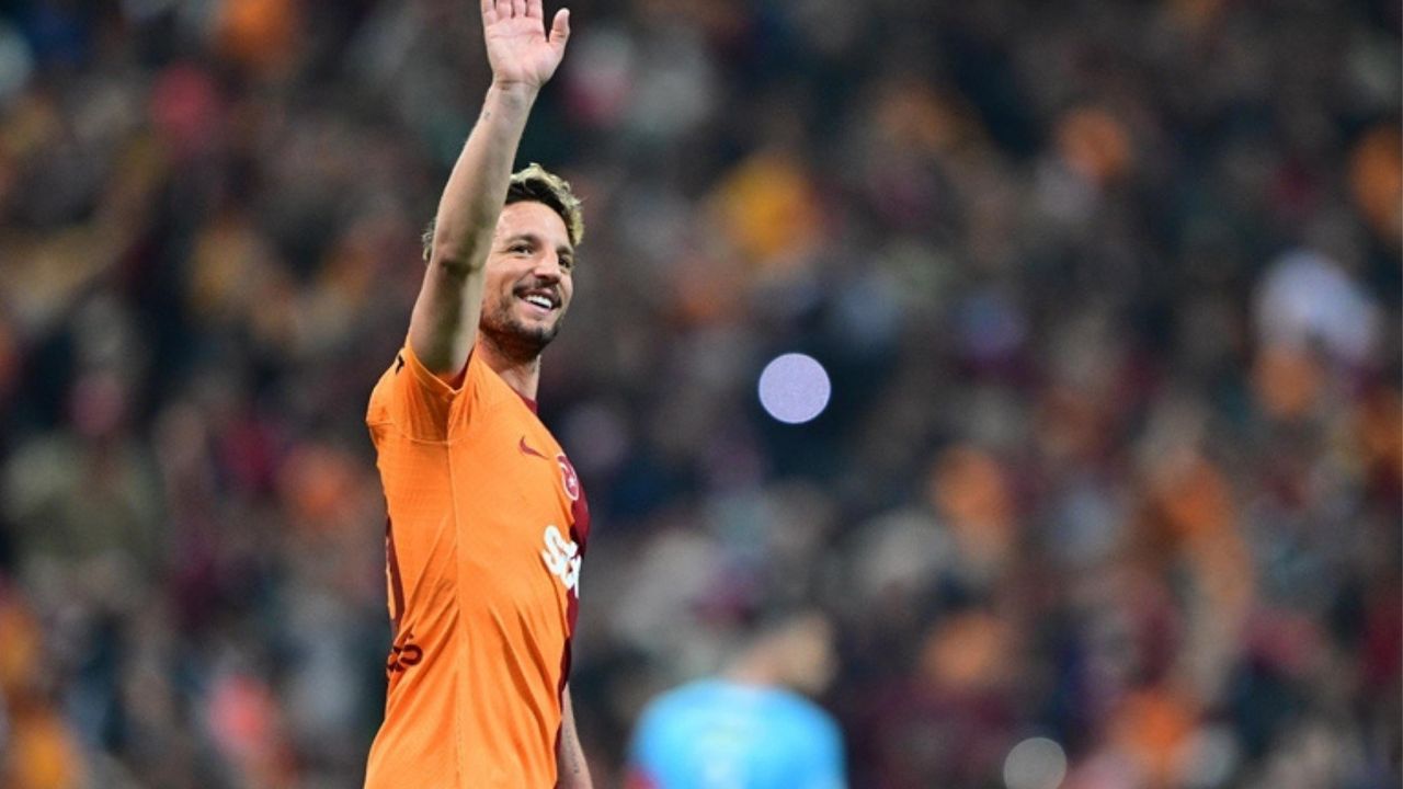 dries mertens futbolu birakti kariyerine veda etti.jpg