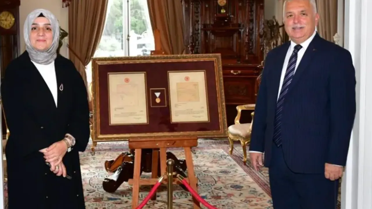 Trabzon’da Tarihi Madalya Sırrı! Köşkün Gizli Hazinesi Açıldı!