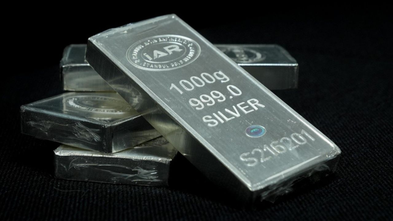 Gümüş Şov Başladı: Fed’in Gölgesinde Altını Tahtından Etti!