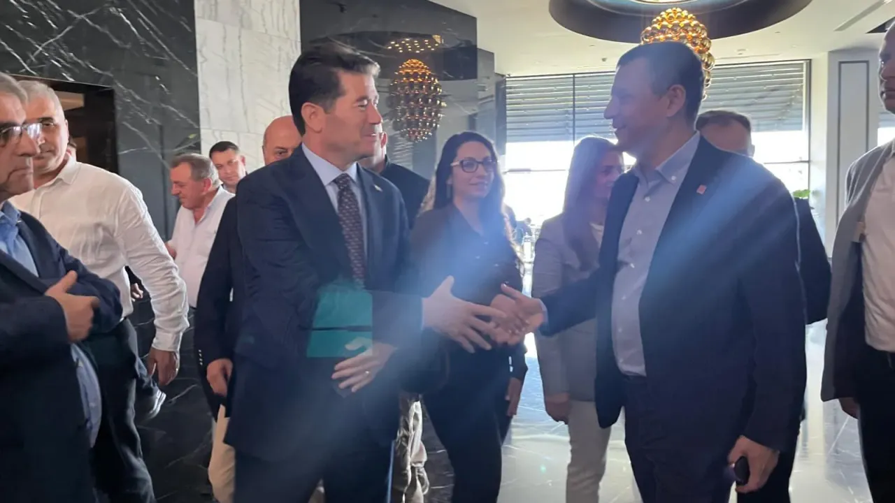 Özgür Özel Trabzon’da: CHP’de Fırtına mı Kopuyor?