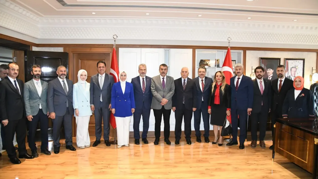 Bakan Tekin’den Trabzon’a Eğitim Müjdesi mi, Sürpriz Ziyaret mi?