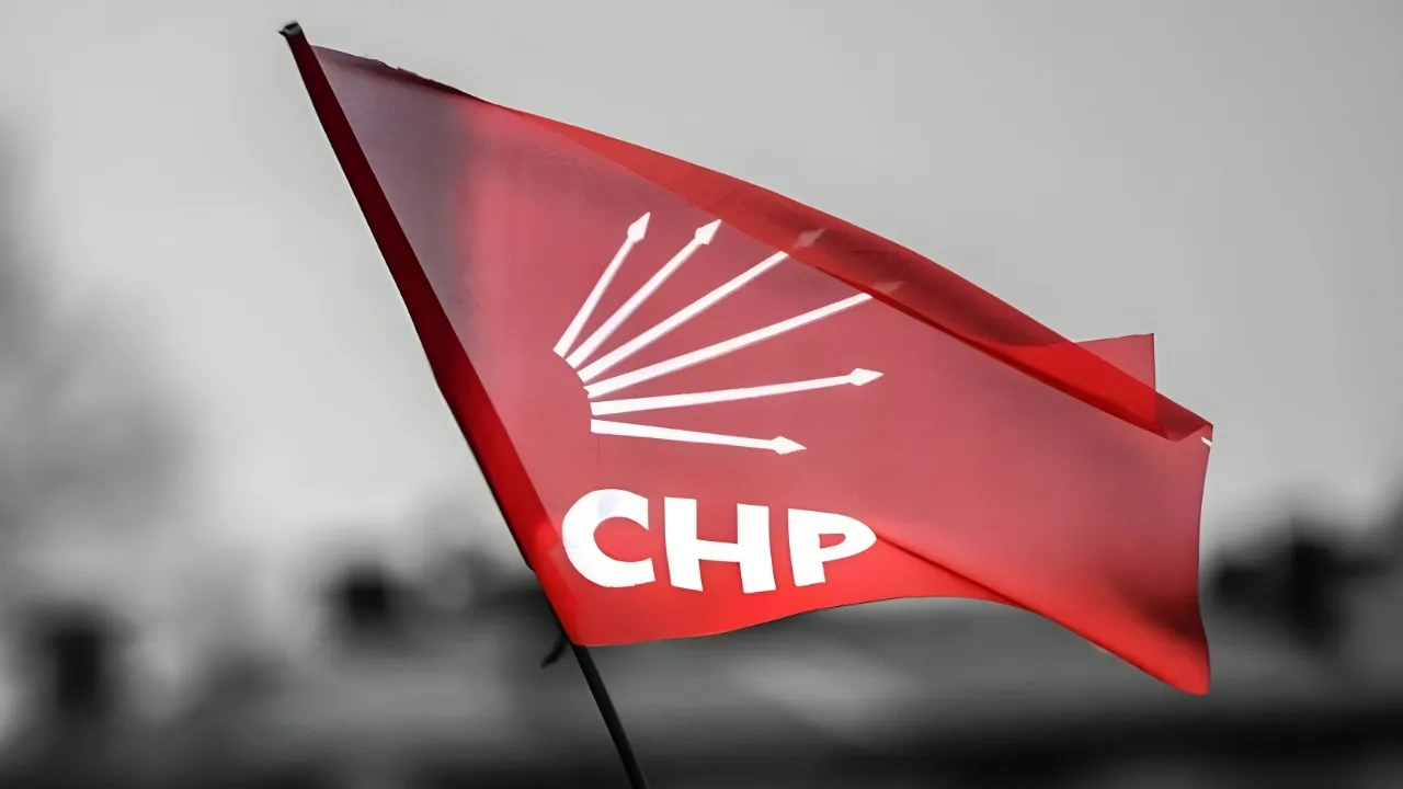 CHP Of’ta Şok İstifa! Korkmaz Kongreyi Ateşe Verdi!