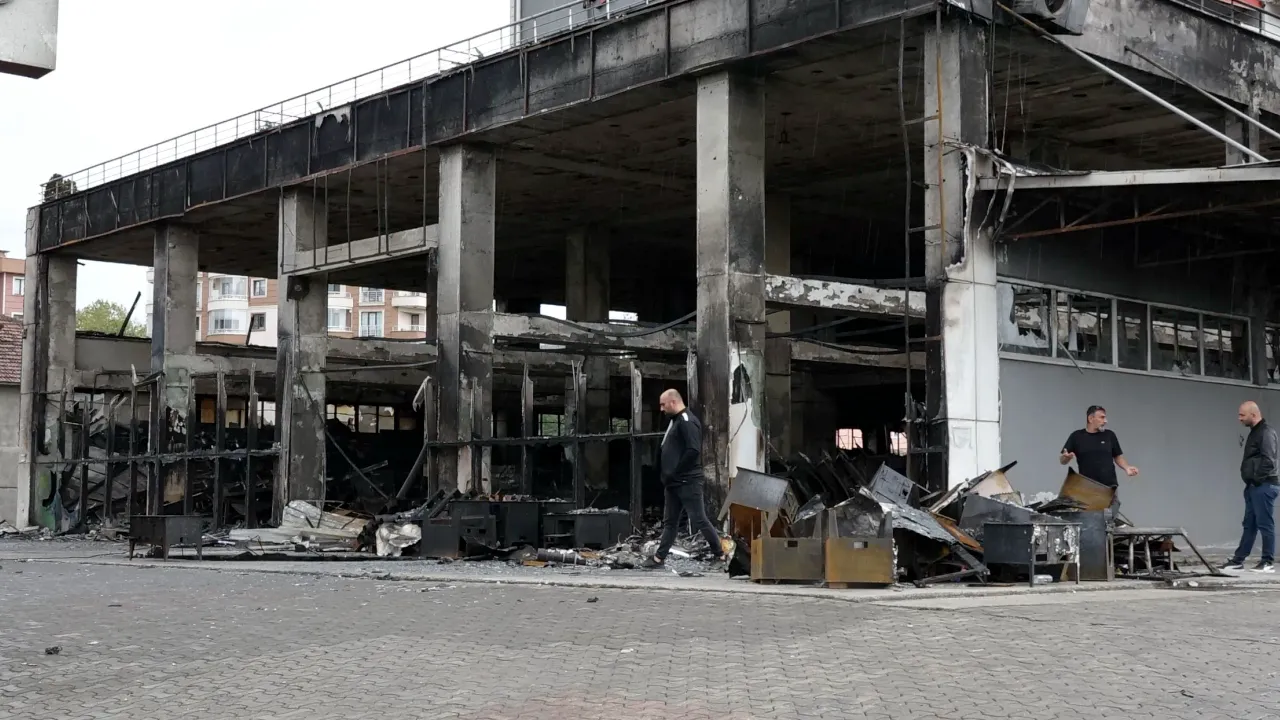 AVM Cehenneme Döndü! Trabzon’da Küller Altında Kalan Hayaller
