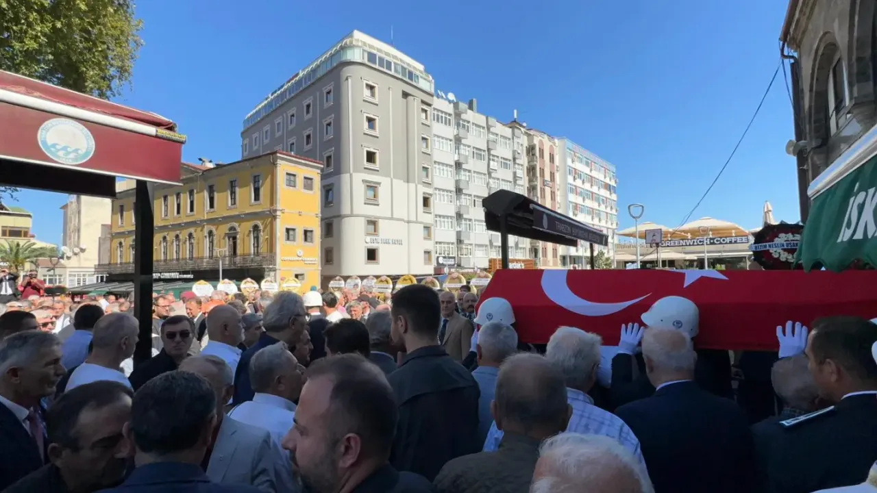 Trabzon’un Eski Belediye Başkanı Hasan Melek Son Yolculuğuna Uğurlandı