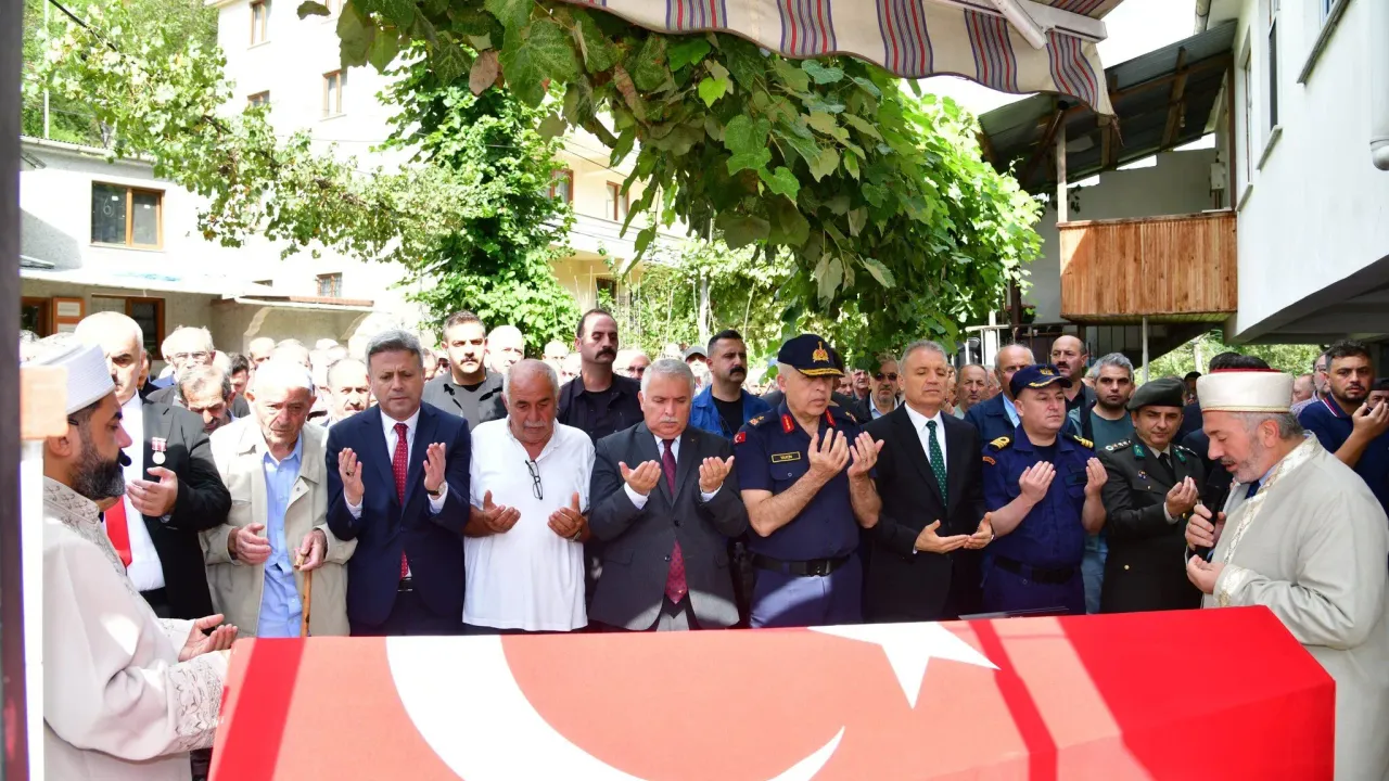 Vatan Kahramanı Toprağa Düştü! Gazi’nin Ardından Gözyaşı Seli!