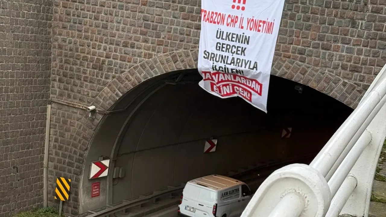 Trabzon’da CHP Yönetimine Pankartlı Tepki!