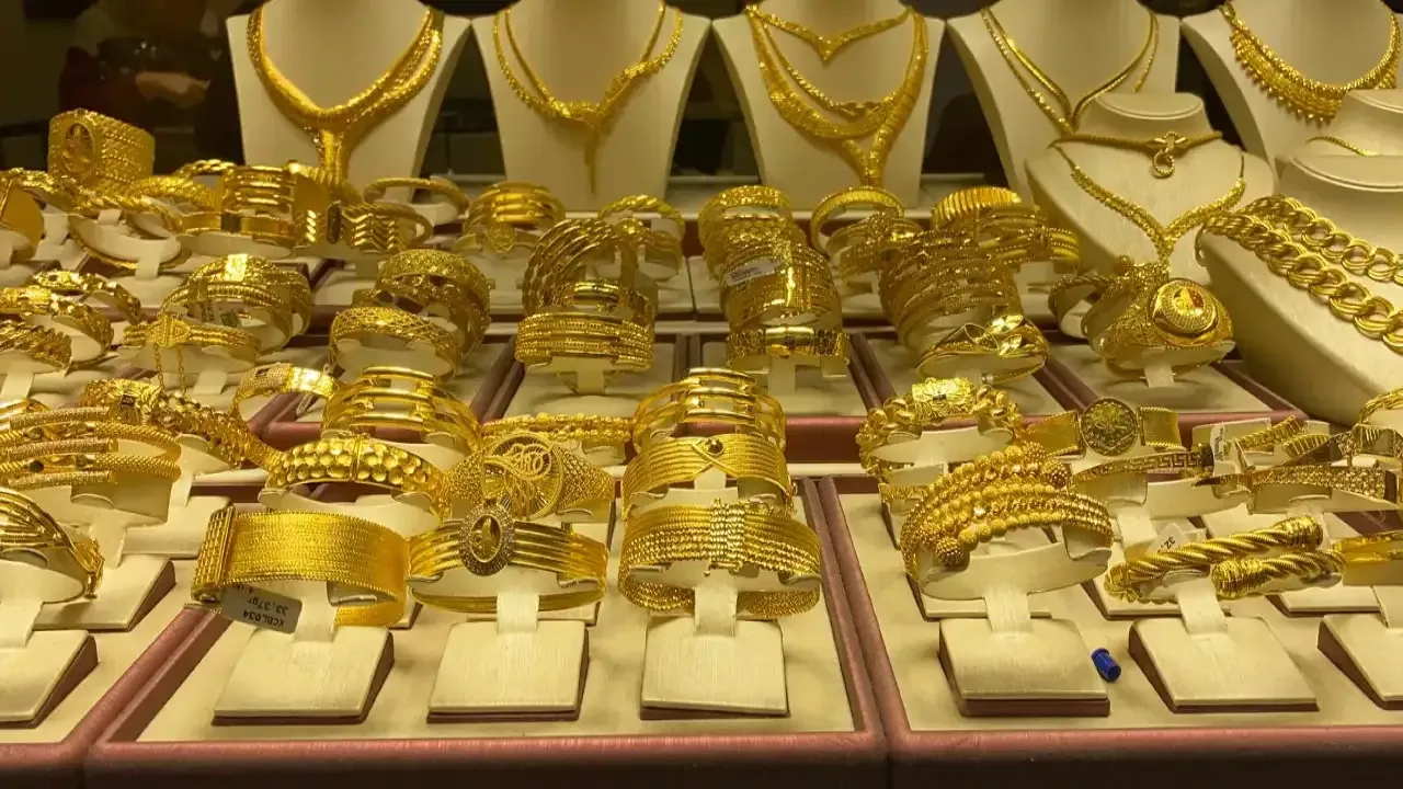 Altın Ateşi Yükseldi: Yatırımcı Ne Yapmalı?